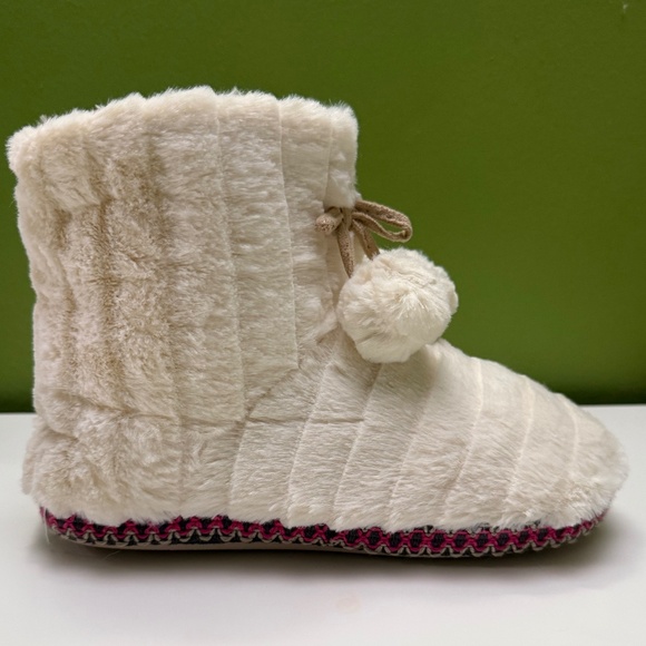 Cozy Faux Fur Slipper Boot - Picture 4 of 7